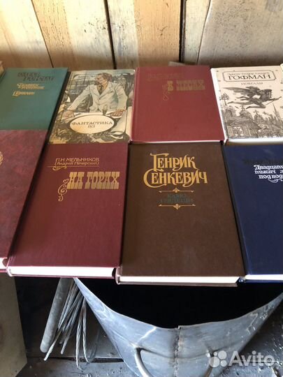 Книги в ассортименте