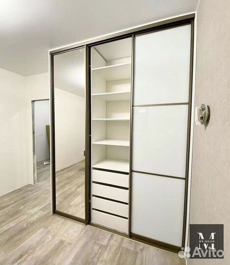 Шкаф купе с зеркалом