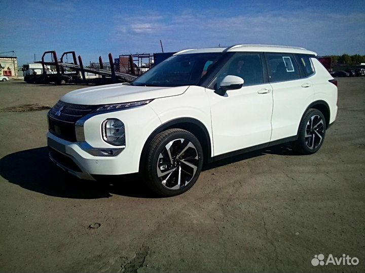 Mitsubishi Outlander 2.5 CVT, 2022, 60 км
