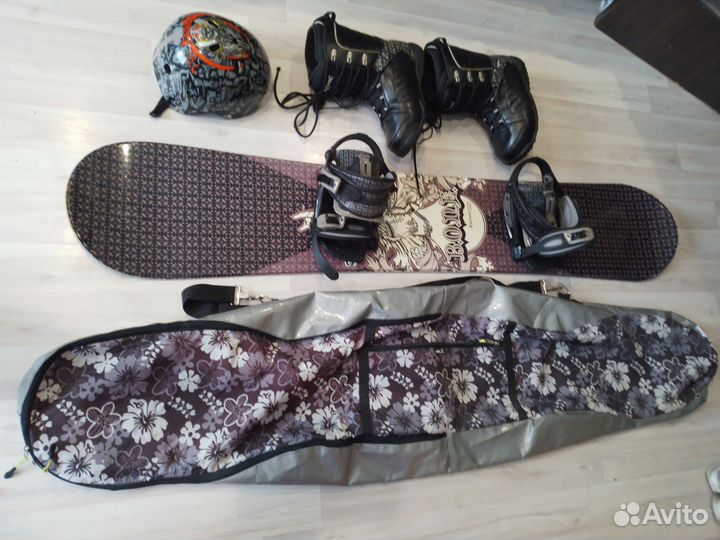 Сноуборд комплект(доска, крепления, боты, чехол)