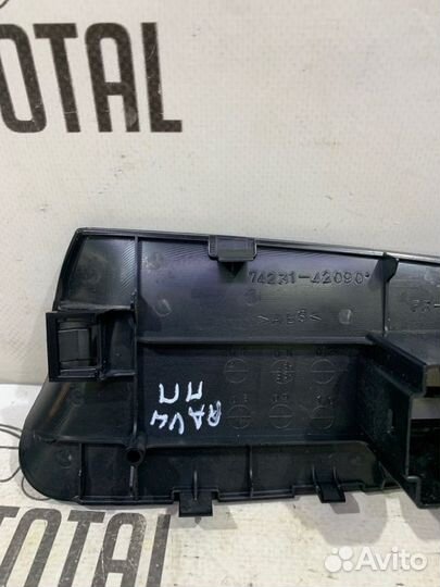 Накладка кнопки стеклоподъемника передняя правая