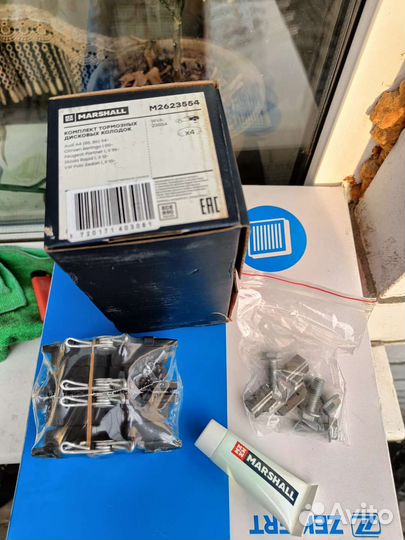 Тормозные колодки задние marshall M2623554