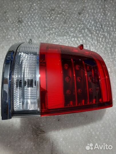 Фонарь наружный задний левый Тoyota Land Cruiser