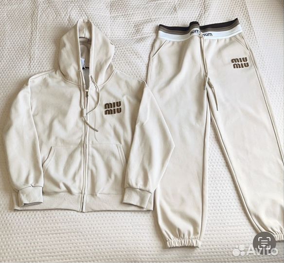 Спортивный костюм