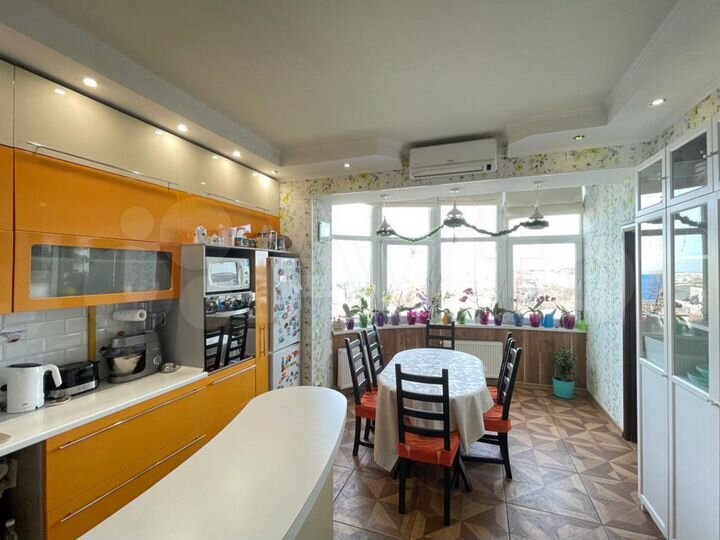 3-к. квартира, 120 м², 3/11 эт.