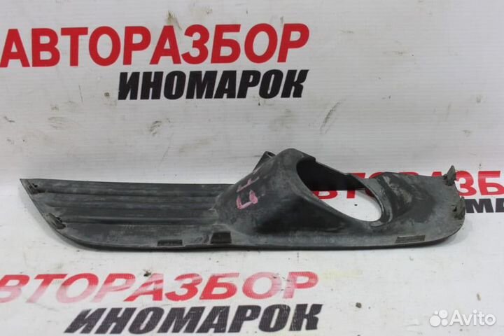 Рамка противотуманной фары правой для Ford Focus 2