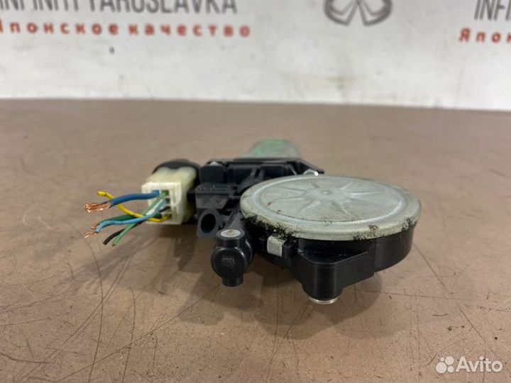 Моторчик стеклоподъемника передний правый Infiniti