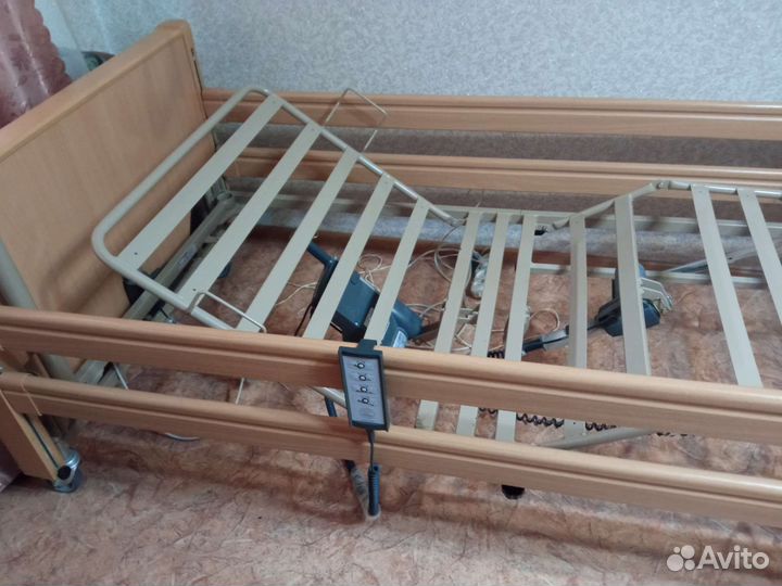 Медицинская кровать для лежачих