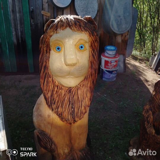 Медведь и другие фигуры из дерева