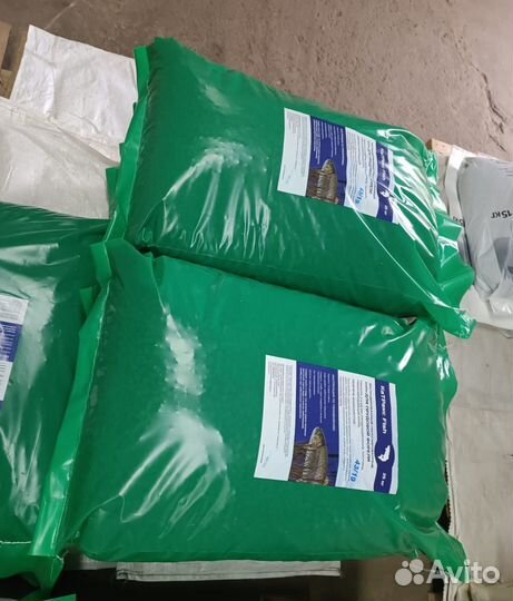 Сухой корм для прудовой рыбы