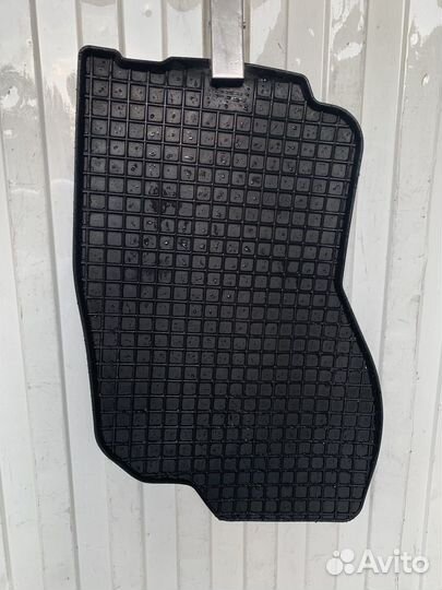 Автомобильные коврики резиновые