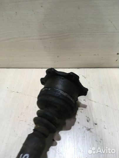 Полуось передняя левая Ауди А4 Б5 1.6 AHL АКПП