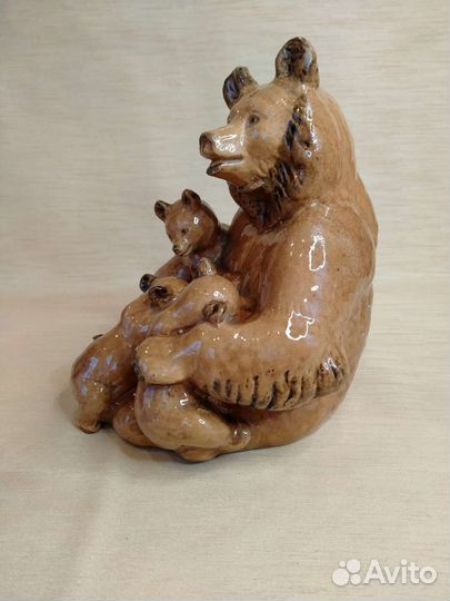 Статуэтка Медведица с медвежатами Старая Гжель