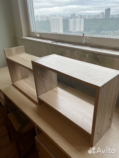 Объявление о продаже деревянной книжной полки