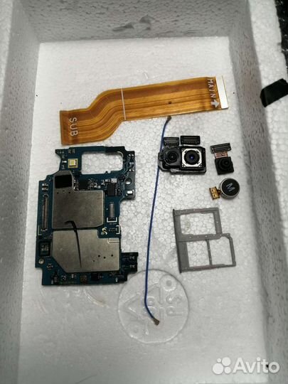 Запчасти на Samsung a40