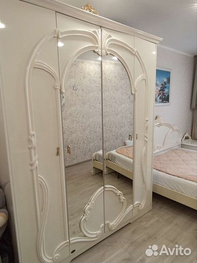 Спальный гарнитур