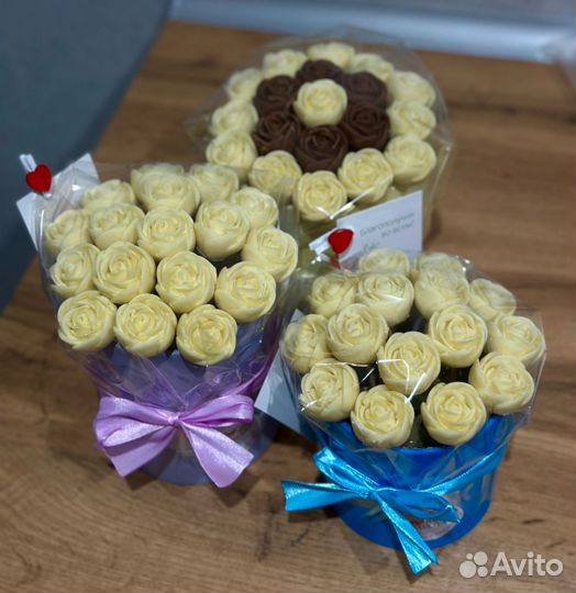 Шоколадный букет из роз и пионов