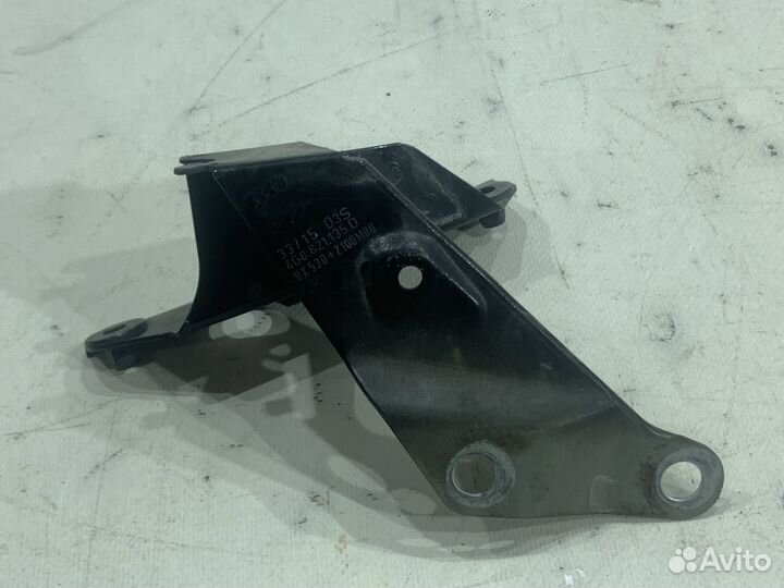 Кронштейн переднего левого крыла Audi A7 4G