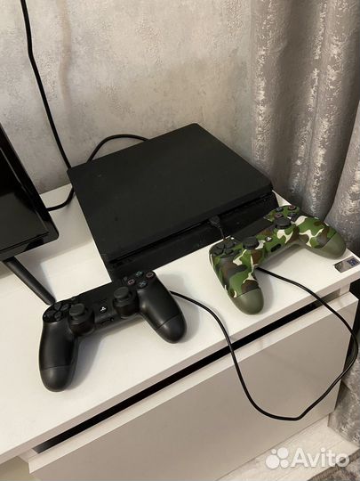 Игровая приставка ps4 pro