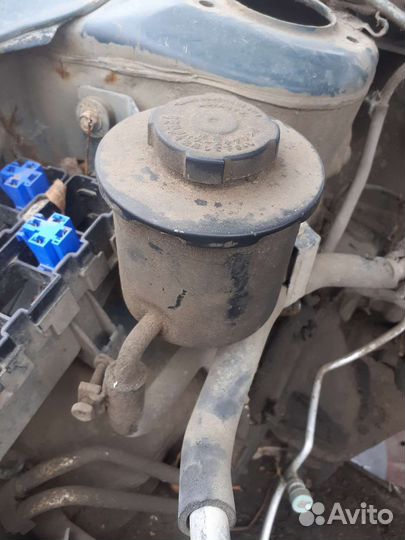 Бачок гура Nissan Almera N15