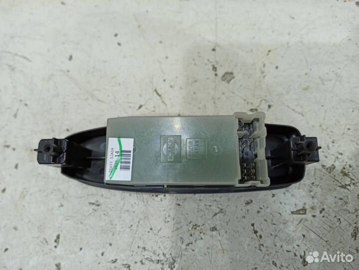 Кнопка стеклоподъемника