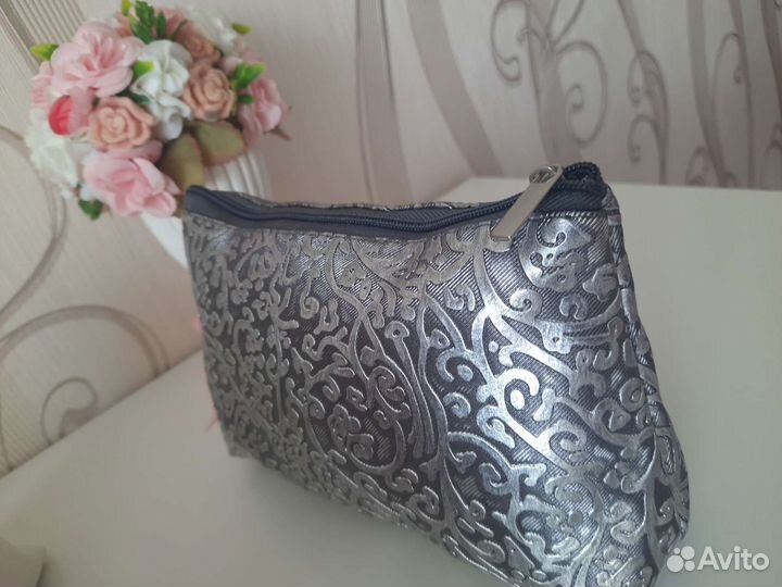 Косметичка серебряная