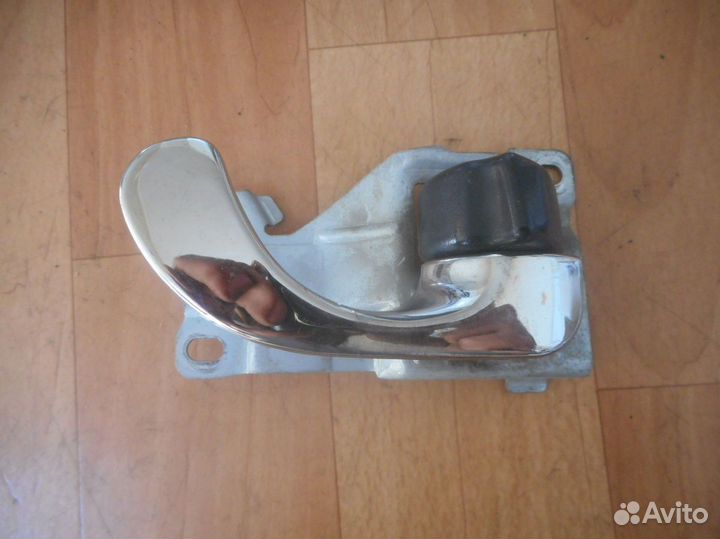 Ручка двери задней внутренняя правая Mitsubishi Le