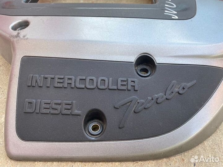 Крышка двигателя передняя Nissan Bassara JVU30