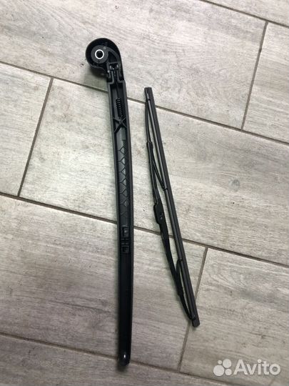 Поводок заднего дворника ауди Ку7