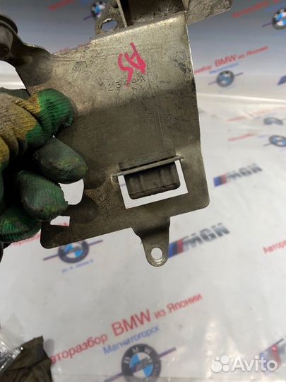 Крепление клапанов печки Bmw X5 E53 M54B30 2003