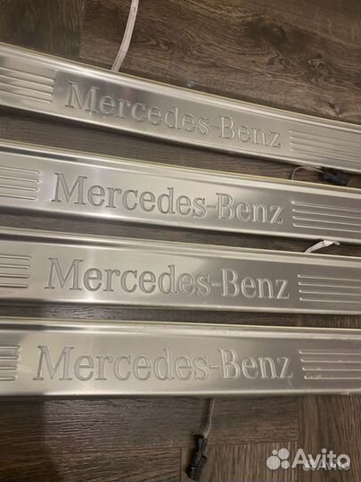 Накладка на порог с подсветкой mercedes