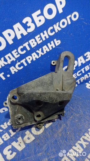 Кронштейн опоры двигателя Ford Focus 2 седан shda