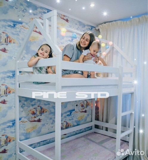 Двухъярусная кровать домик