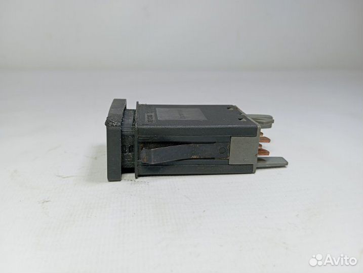 Кнопка аварийной сигнализации Volkswagen Passat B5