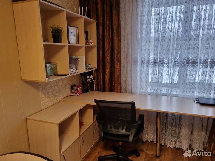 Письменный стол для школьника на двоих