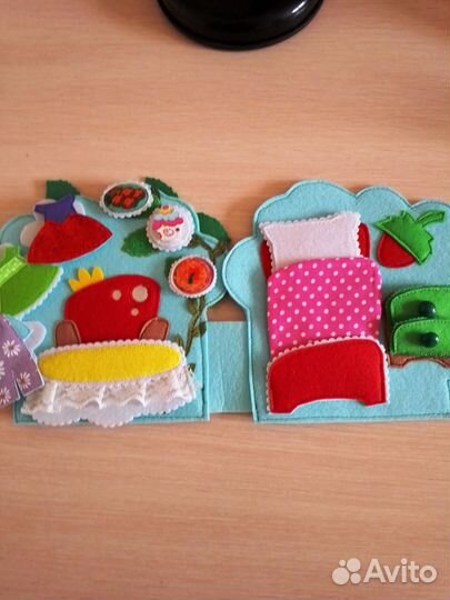 Развивающая книга-кукольный дом из фетра