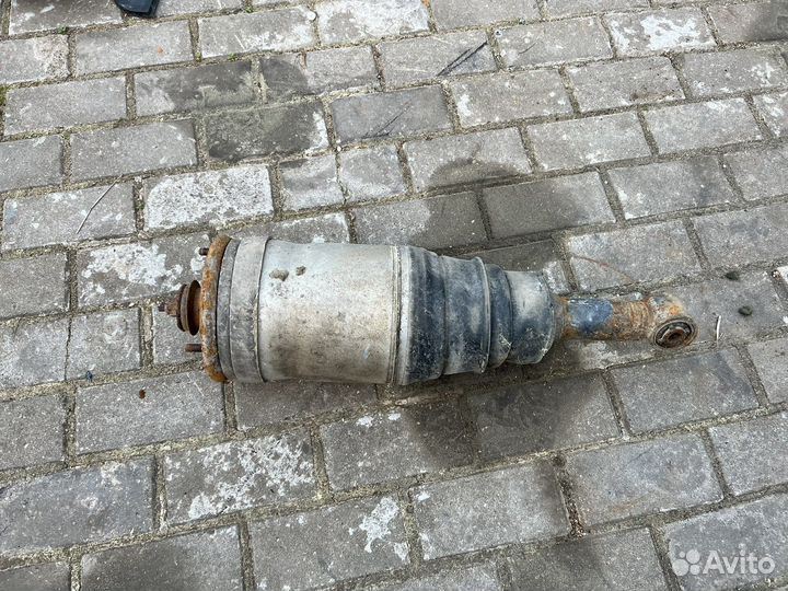 Пневмостойка Land Rover Discovery 4