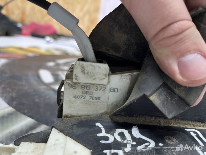 Замок задний правый peugeot 407