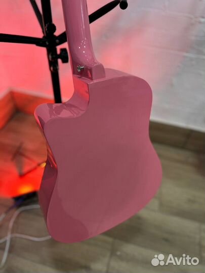 Гитара новая