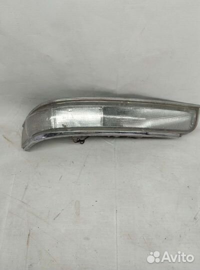 Поворотник toyota hiace 100