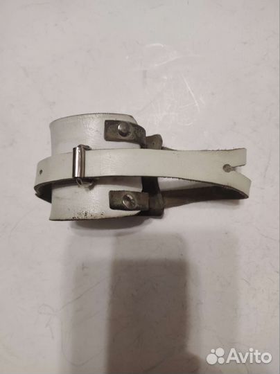 Боксерские перчатки, бинты и напульсник