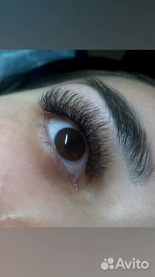 Наращивание ресниц и оформление бровей