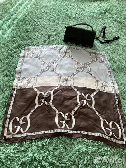 Шелковый платок gucci
