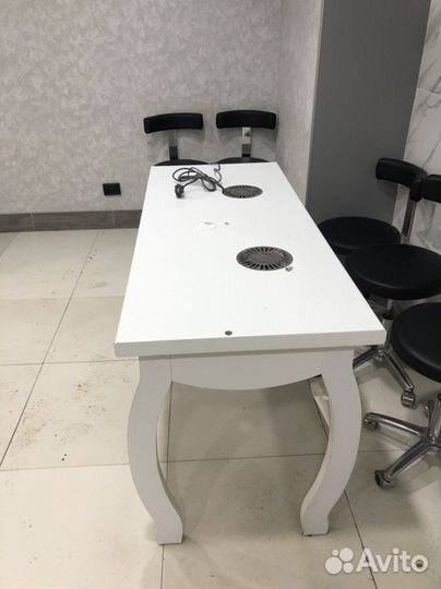 Столик для маникюра