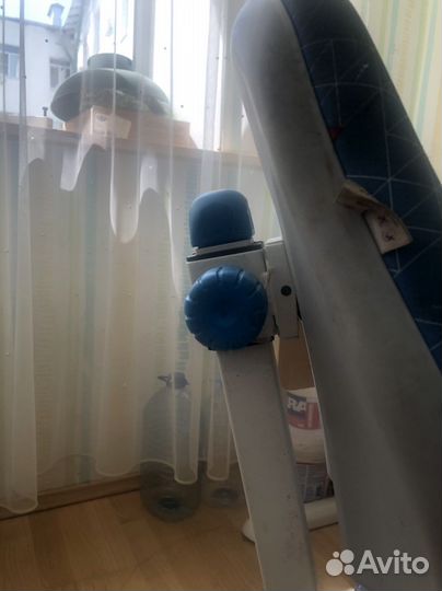 Школьный стол, стеллаж и кресло