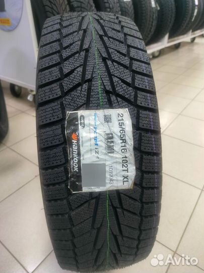 Hankook Winter I'Cept iZ 2 W616 215/65 R16 102T