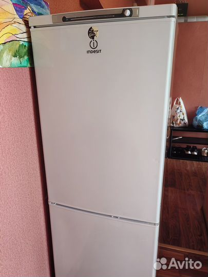 Холодильник indesit