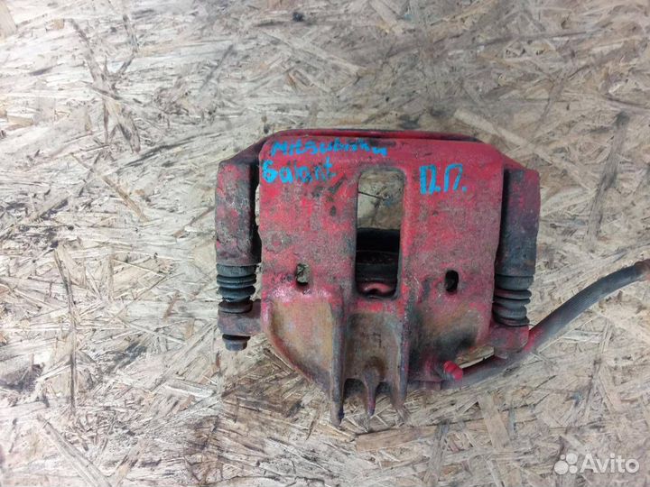 Суппорт тормозной передний правый Mitsubishi Galan