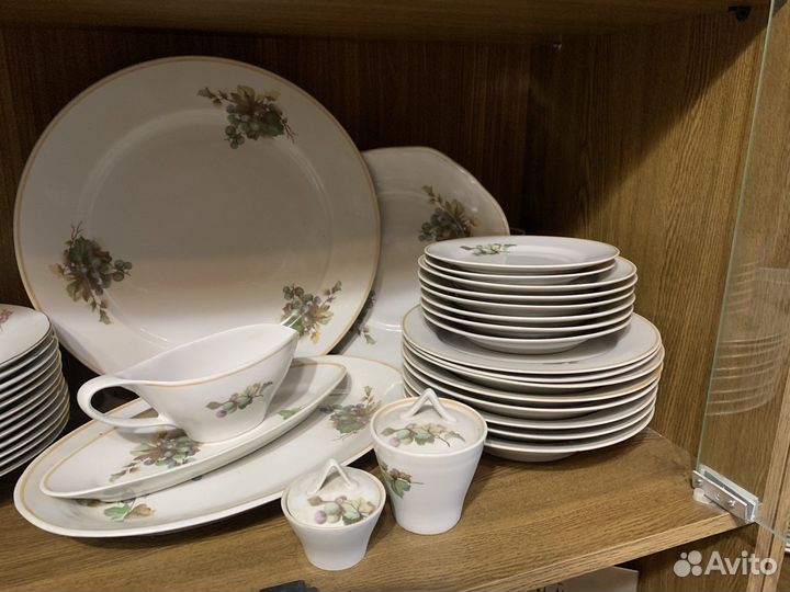 Сервиз столовый,блюдо,кувшины,керамика
