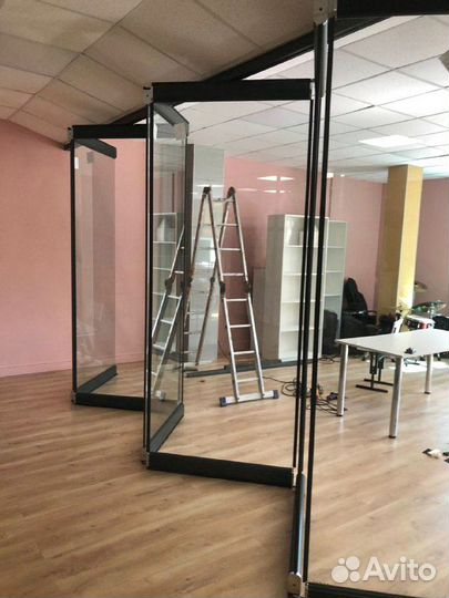 Безрамное остекление ресторанов